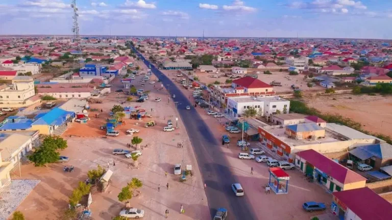 Puntland and Galmudug forces intervene to separate clashing militias in Galkayo town.