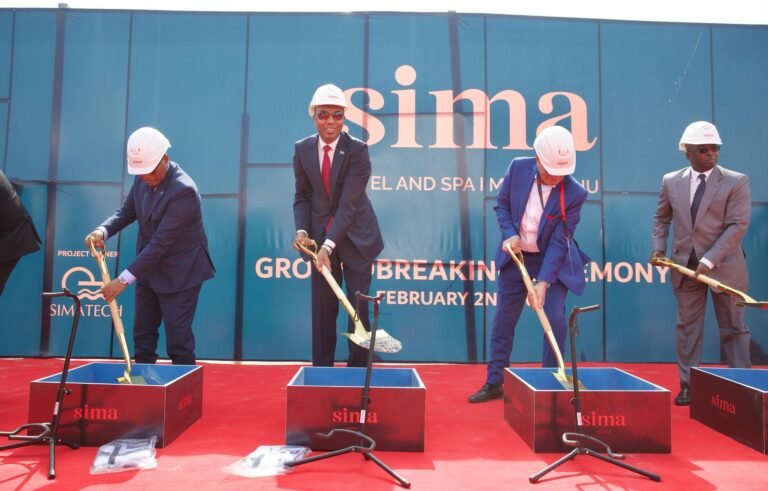 {DAAWO SAWIRADA} Ra’iisul Soomaaliya oo Dhagax Dhigay Mashruuc Ganacsi oo casri ah.