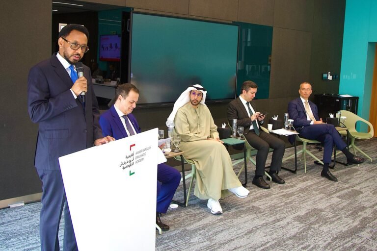 Soomaaliya Oo Shir Guddoomisay Kulan Looga Hadlayey Isbadalka Cimilada Dalalka Ay Colaaduhu Saameeyeen