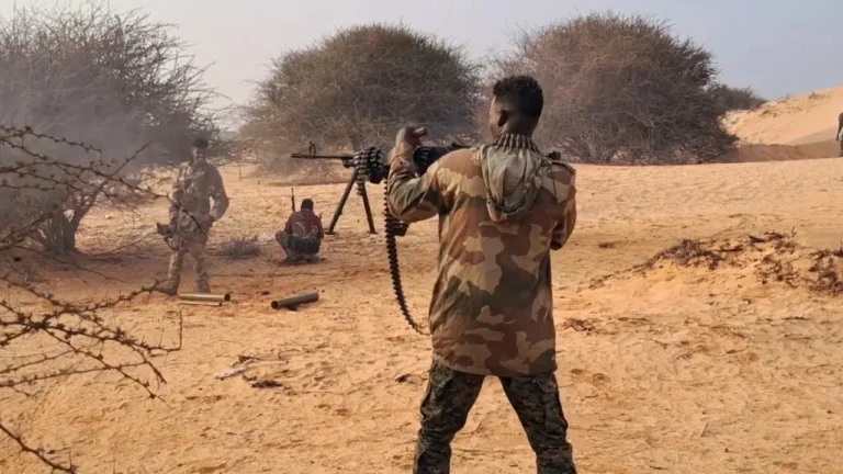 {DAAWO MUQAALKA} Ciidamada Dowladda oo Dagaal kula wareegay Deegaano ay Gacanta ku haayaan AS.