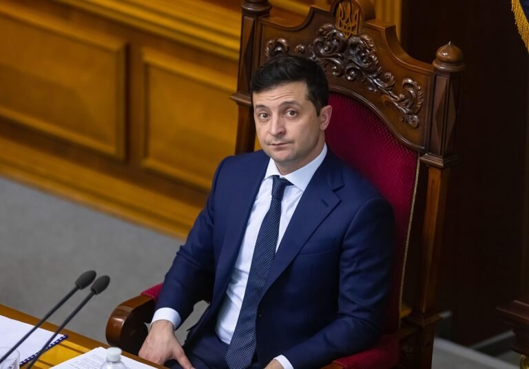 Volodymyr Zelensky Oo Soo Bandhigay Arrimo Muhiim Ah Oo Uu Xilka Kaga Tegi Karo