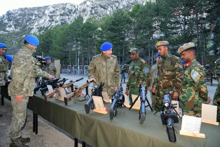 {DAAWO SAWIRADA} Wafdi sare oo ka socda Taliska Tababarada ee Ciidanka Xoogga Dalka oo Garay Turkiga.