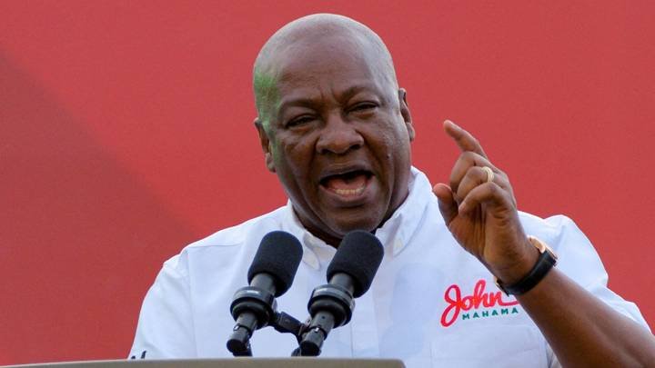 Madaxweeyna African Ah oo Masuuliyanta Dalkiisa Ka Mamnuucay Safarrada aan muhiimka ahayn & Diyaaradaha qaaliga ah