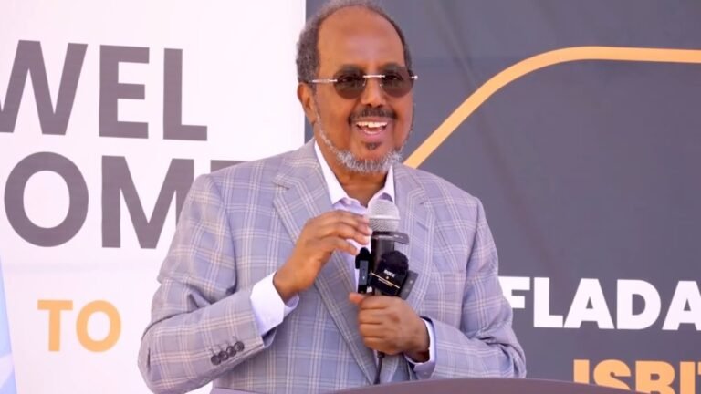 Madaxweyne Xasan Sheikh oo kulan wadatashi iskugu yeeray mucaaradka soomaliya.