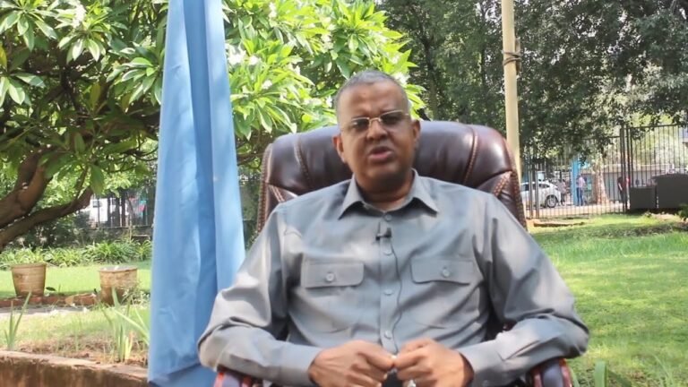 {DAAWO MUQAALKA} Safiirka Soomaaliya ee Koofur Afrika oo Baaq u diray soomalida.