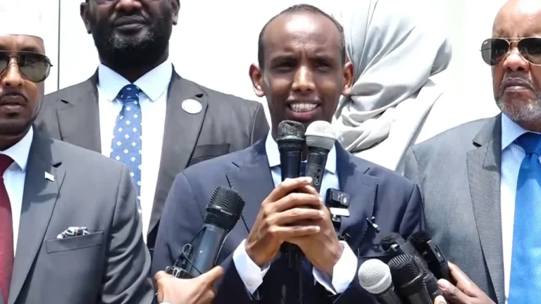 {DAAWO MUQAALKA} Xildhibaan Xasan Firimbi ”Madaxweynaha iyo Ra’iisal wasaaraha waa labo Magafe”