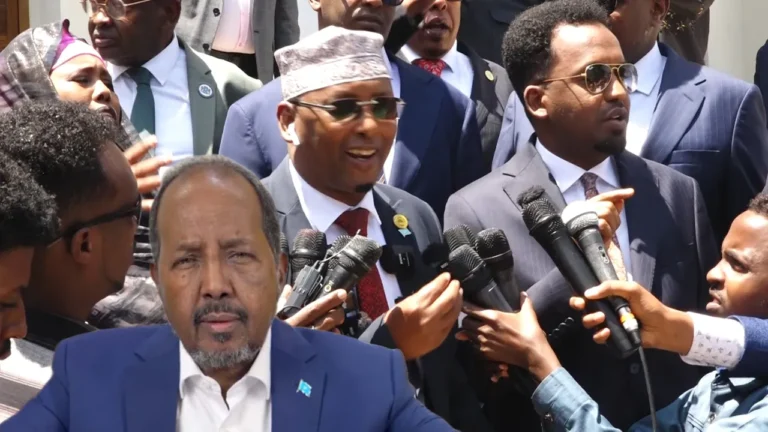 {DAAWO MUQAALKA} Xildhibaano Muxaafid ah oo ku sigtay in ay gacan u qaadaan Xildhibaan Jeesoow.