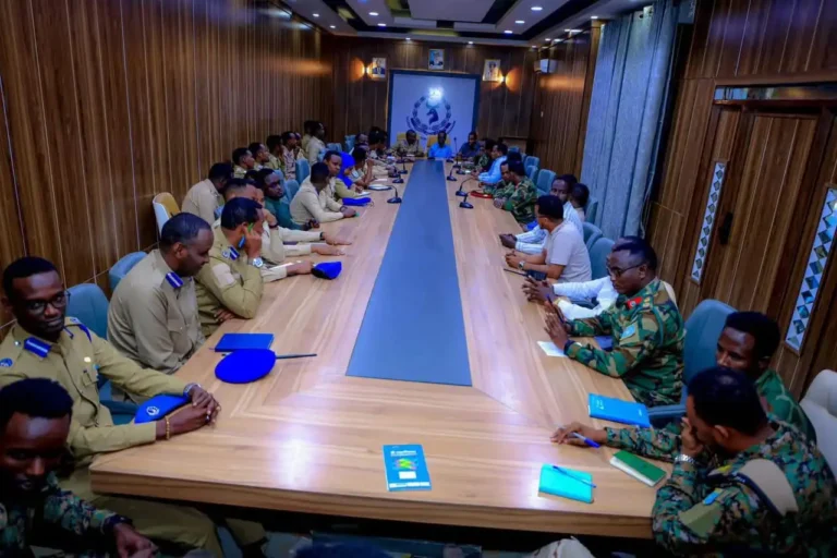 Saraakiisha amniga Dowladda Sooomaaliya oo kulan deg deg ah iskugu yimid.