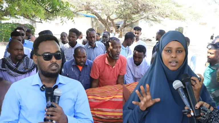 {DAAWO MUQAALKA}  Ehelada &Wariyaasha Muqdisho Ayaa AUN Wariye Dabaashe Ku Tukaday Salaadii Janaasada