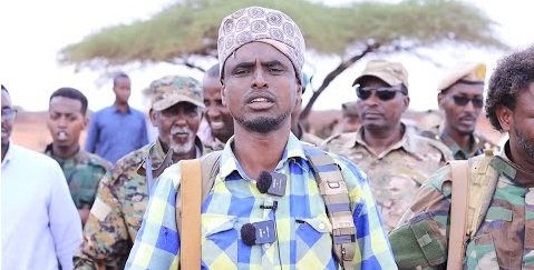 {DAAWO MUQAALKA} Abwaan gabay ku guubaabiyay ciidan duulaan ku ah AS-ka Gal-gaduud.