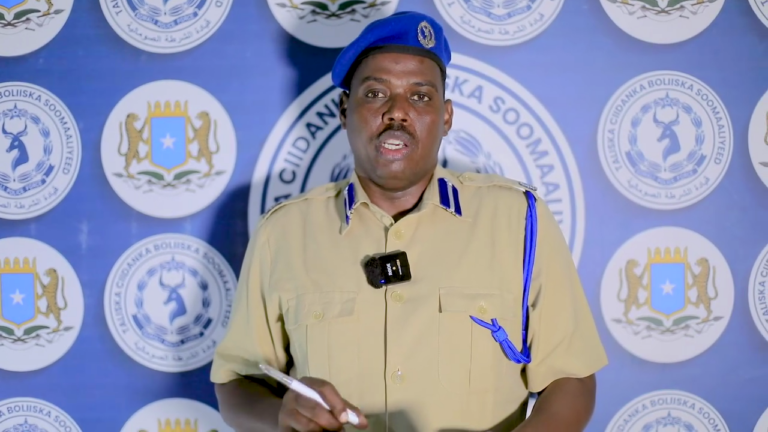 Booliiska Soomaaliya oo Gacanta kusoo dhigay Askari Muqdisho ku dilay qof shacab ah.