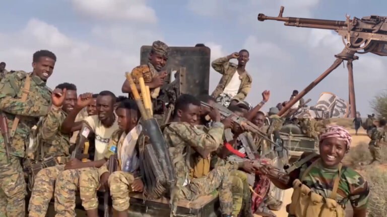 {DAAWO MUQAALKA} Ciidamo farabadan oo Gaaray furumaha Dagaalka