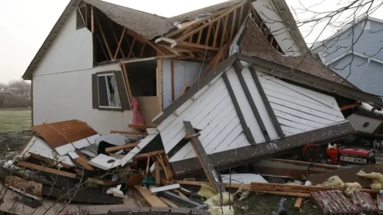 Duufaan culus oo ku dhufatay Mareykanka oo dad badan ay ku dhinteen