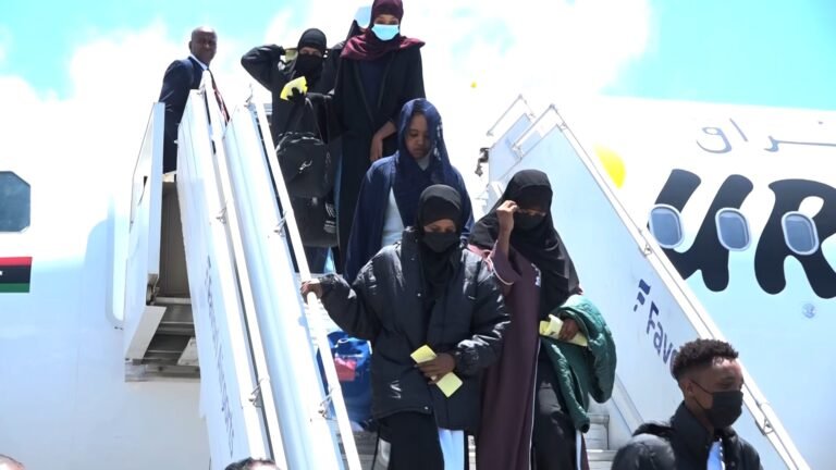 {DAAWO SAWIRADA} Dowladda Soomaaliya oo dalka dib ugu soo celisay dhallinyar ku xernaa dalka Liibiya