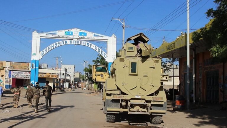 Gunfire continues at Cairo Hotel in Beledweyne.