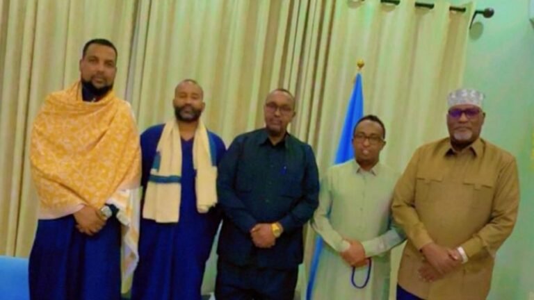 {DAAWO SAWIRADA} Xildhibaanada Beesha Xawaadle oo Kulan Deg deg ah ku yeeshay Muqdisho.