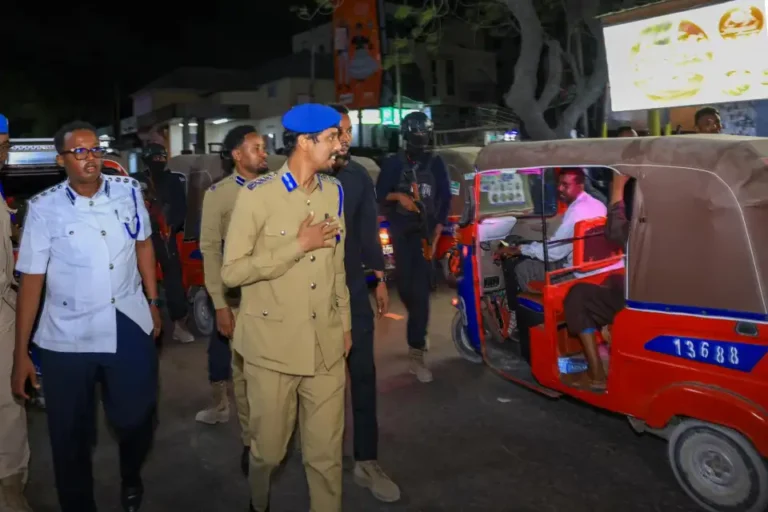 Taliye Asad Diyaano oo xalay socod ku maray waddooyinka Muqdisho