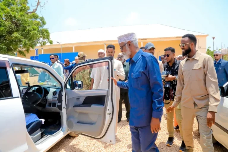 {DAAWO SAWIRADA} MW Axmed Madoobe Oo Abaal-marino Gudoonsiiyay Arday Maalmaha Hore Ka Gashay Tartan Quraanka Ah