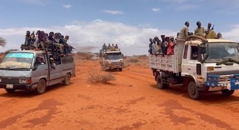 {DAAWO MUQAALKA} Ciidamo iyo gaadiid dagaal oo u Dhaqaaqay Degaanada Gal-gaduud ee AS ay joogaan.