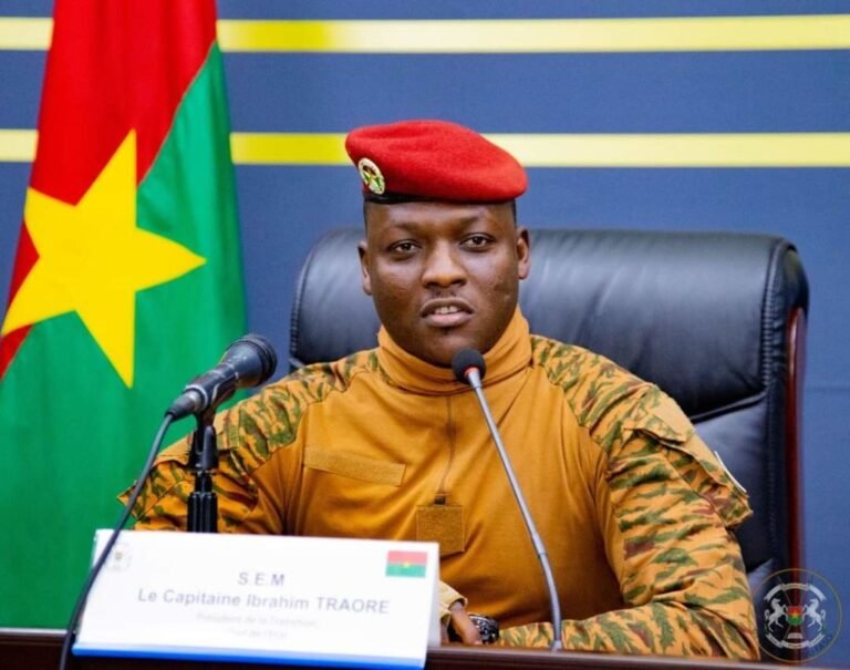 Madaxweynaha burkina faso oo mushaar kordhin u sameeyey shaqaalaha rayidka