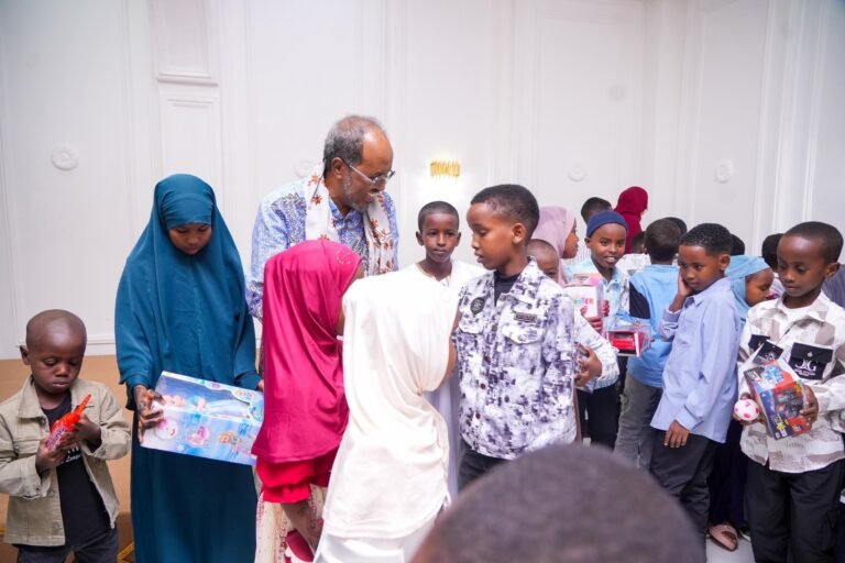 MW Xasan sheekh Oo Kulan La Qaatay Agoonta Saraakiisha Ku Dhimatay Howlgallada Ka Dhanka Ah AS