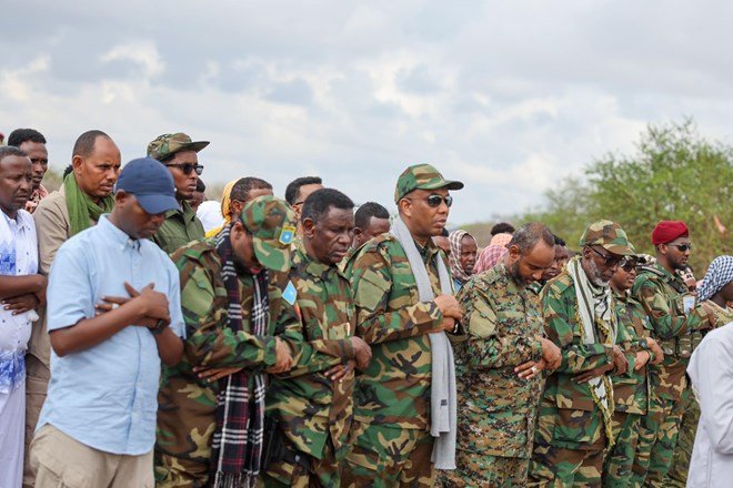 Prime Minister Barre performs Eid al-Fitr prayer with troops in Lower Shabelle region