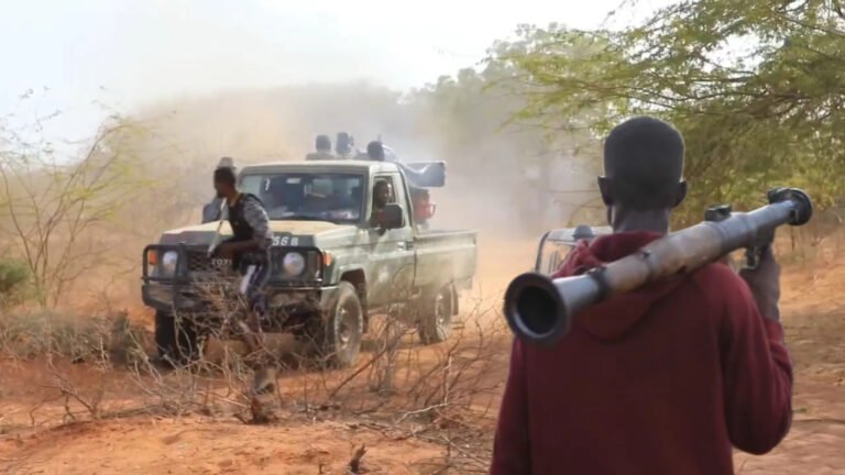 {DAAWO MUQAALKA} AS oo wali ka dhax dagaalamaya Masaajid ku yaallo Deegaanka Aboorey.