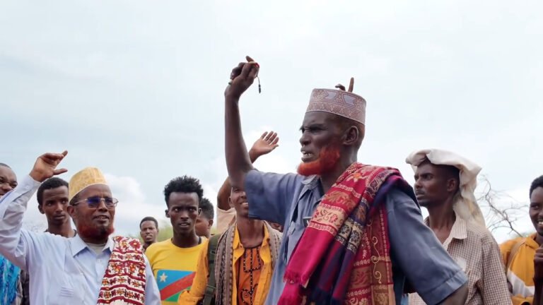 {DAAWO MUQAALKA} Odayaasha dhaqanka ee ku sugan Aboorey oo isku dhaarsaday Dagaalka AS