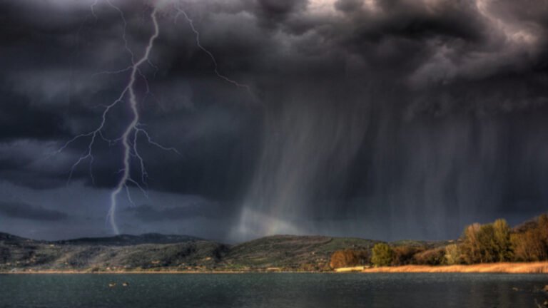 {DAAWO MUQAALKA} Biriq Dad isku Qoys ah ku Dishay shabeelada dhexe.