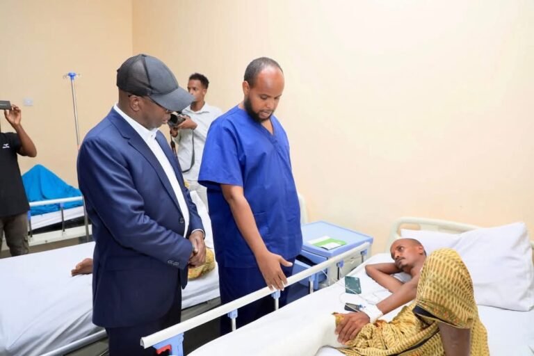 Mayor of Mogadishu Donates Medical Supplies to Military Hospital.