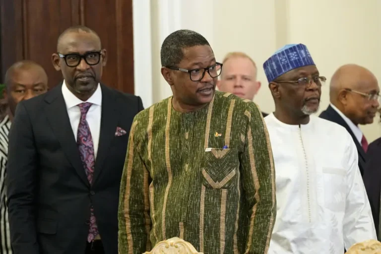 Maali oo laga Xiray Duulimaadyadii aay ku Gaari Jirtay Algeria