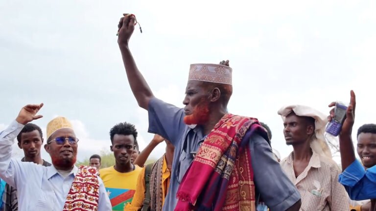 {DAAWO MUQAALKA} As Waa ku aadnaahe laba shaarle ayaa nagu jiro””Odayaasha Hiiraan
