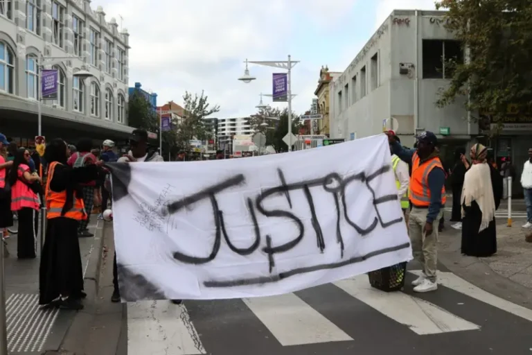 Afrikaanka ku nool Magaalada Melbourne oo ka caroodeen Dil loo Geystay Nin Soomaali ah.