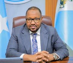 Hoggaamiyaha  SSC-Khaatumo oo ku wajahan Muqdisho.