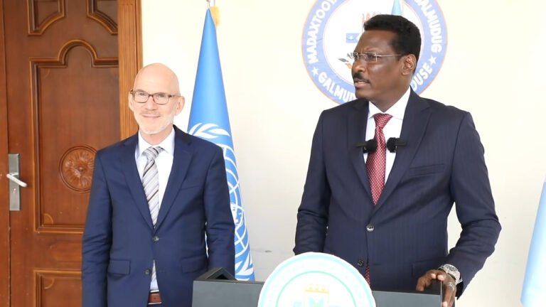 {DAAWO MUQAALKA} Muxuu MW QoorQoor kala hadlay James Swan?