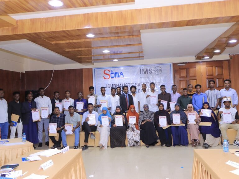 {DAAWO SAWIRADA} SOMA oo 30 Saxafi Tababar ugu Soo gabagabeysay Muqdisho.