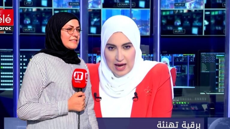 {DAAWO MUQAALKA} Weriye laga diiday inay xijaab xirato oo iska casishay telefishin caan ah