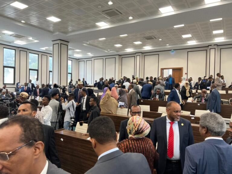 Buuq iyo gacan ka hadal hareeyay fadhigii maanta goalaha shacabka