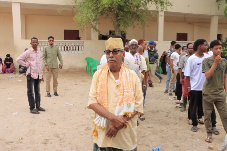 Seddax degmo oo hor leh oo laga bilaabay diwaan gelinta dadweynaha