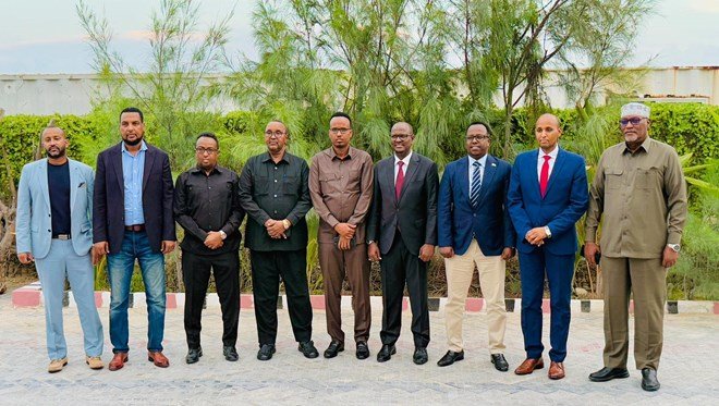 Xildhibaano iyo siyaasiin kasoo jeedo gobolka hiiraan oo ku shiray magaamada muqdisho