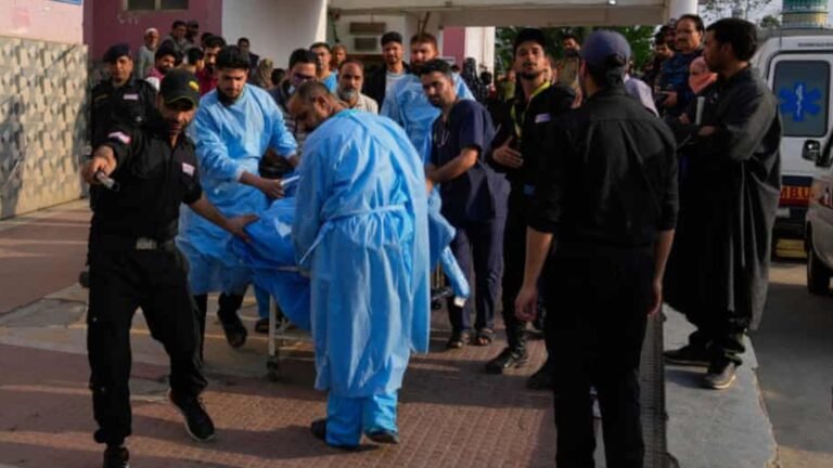 Weerar dad badan ay ku dhinteen oo ka dhacay gobolka Kashmiir ee Hindiya.