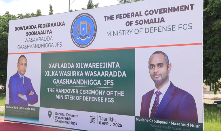 Wasiirka cusub ee Wasaaradda Gaashaandhiga oo xilka la wareegay.