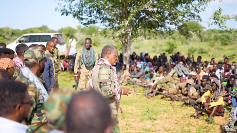 {DAAWO MUQAALKA} Ciidamo farabadan oo lagu soo bandhigay Sh/dhaxe.