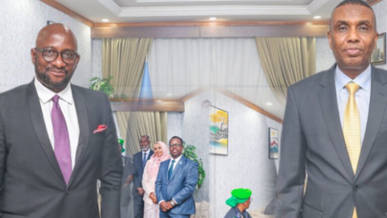 {DAAWO MUUQAALKA} Xamsa Cabdi Barre oo La Kulmay Ku-simaha Ergeyga Gaarka ah ee Midowga Afrika.