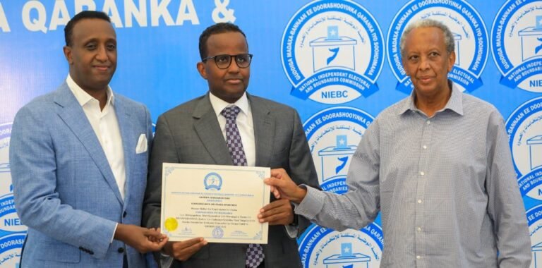 {DAAWO MUUQAALKA}  Xildlhibaan Odawaa Doorashada soo socoto Madaxweyne Xasan sheekh ayaa nagu hogaaminaa”