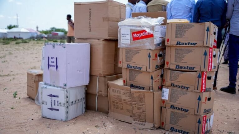 {DAAWO MUUQAALKA} Gudoomiyaha SoDmo oo Qalabka Mooto Feykoonta Daawo ahaan u geeyay Dagmada Moqokori.