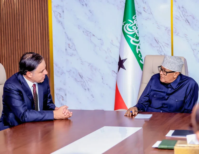 Madaxweynaha Somaliland oo Kulan muhiim ah la qaatay shirkadda 𝐀𝐟𝐫𝐢𝐜𝐚𝐧 𝐅𝐨𝐨𝐝 𝐒𝐞𝐜𝐮𝐫𝐢𝐭𝐲.