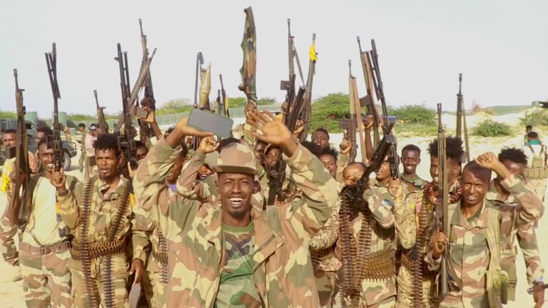 {DAAWO MUUQAALKA} Gor Gor loo diyaariyay Dagaalka AS oo lagu soo bandhigay Furimaha Dagaalka.