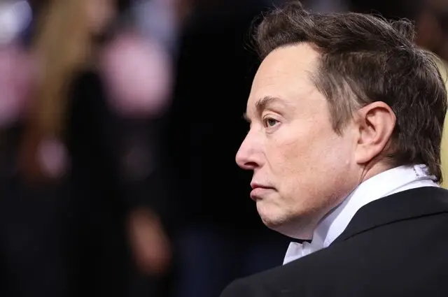 Maalqabeenka Elon Musk oo ka tegaya shaqadii uu Trump u magacaabay