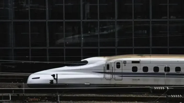 Mas khal-khal galiyey socdaalka tareennada ee Japan